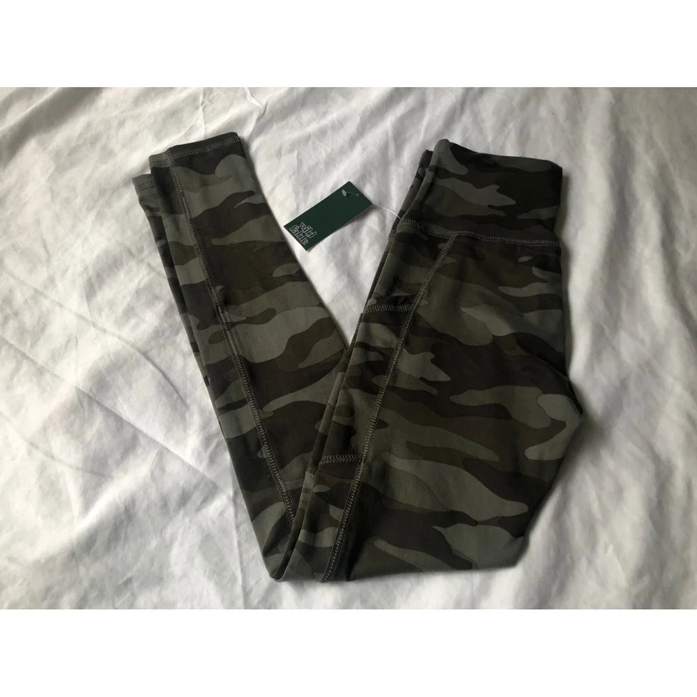 Wild Fable Women's High Rise Camo Green Leggings, XS NWT!